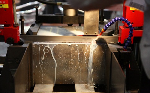 金属带锯床出现抖动,会给硬质合金带锯条锯切带来哪些挑战? 金属带锯床出现抖动,会给硬质合金带锯条锯切带来哪些挑战?